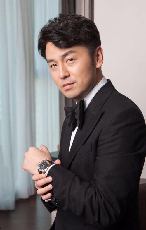 娱乐圈吃瓜男导演有哪些,那些热衷于吃瓜的男导演众生相